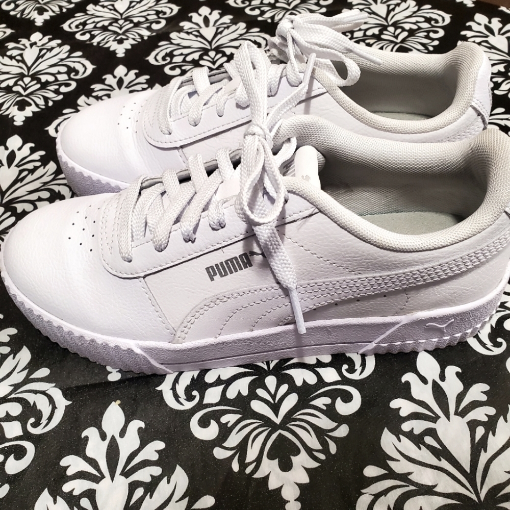 Women's Puma Shoe